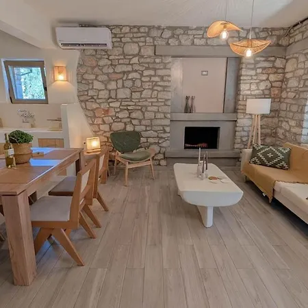 Nostos Sea View Stone House Hébergement de vacances Xiropigado